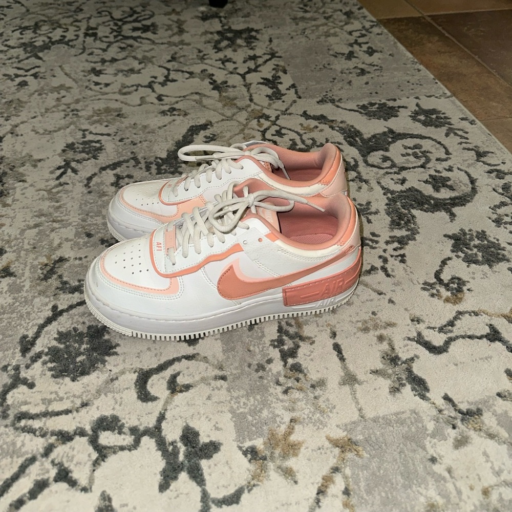 Nike shadows in pink size 8.5 women’s